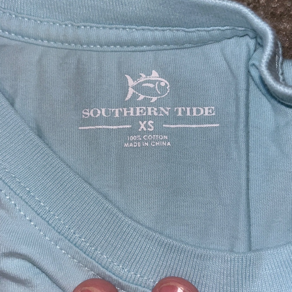 Southern Tide Light Blue Pocket Tee with Fish Design Like New - Picture 3 of 4